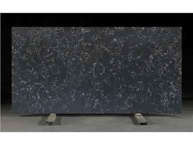 Superfícies de quartzo com aparência de mármore preto com veios brancos