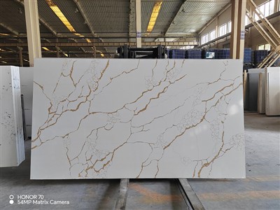 Quartzo com veios de ouro